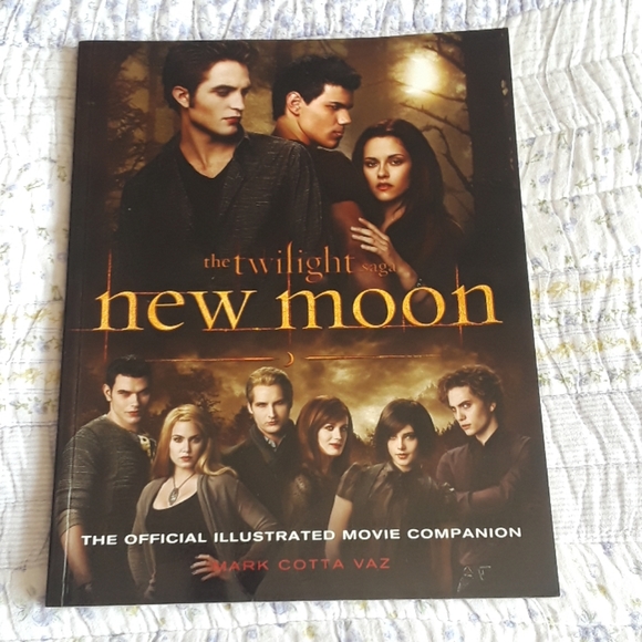 🔥HOT🔥Twilight Saga Official Movie Companion - Picture 1 of 3